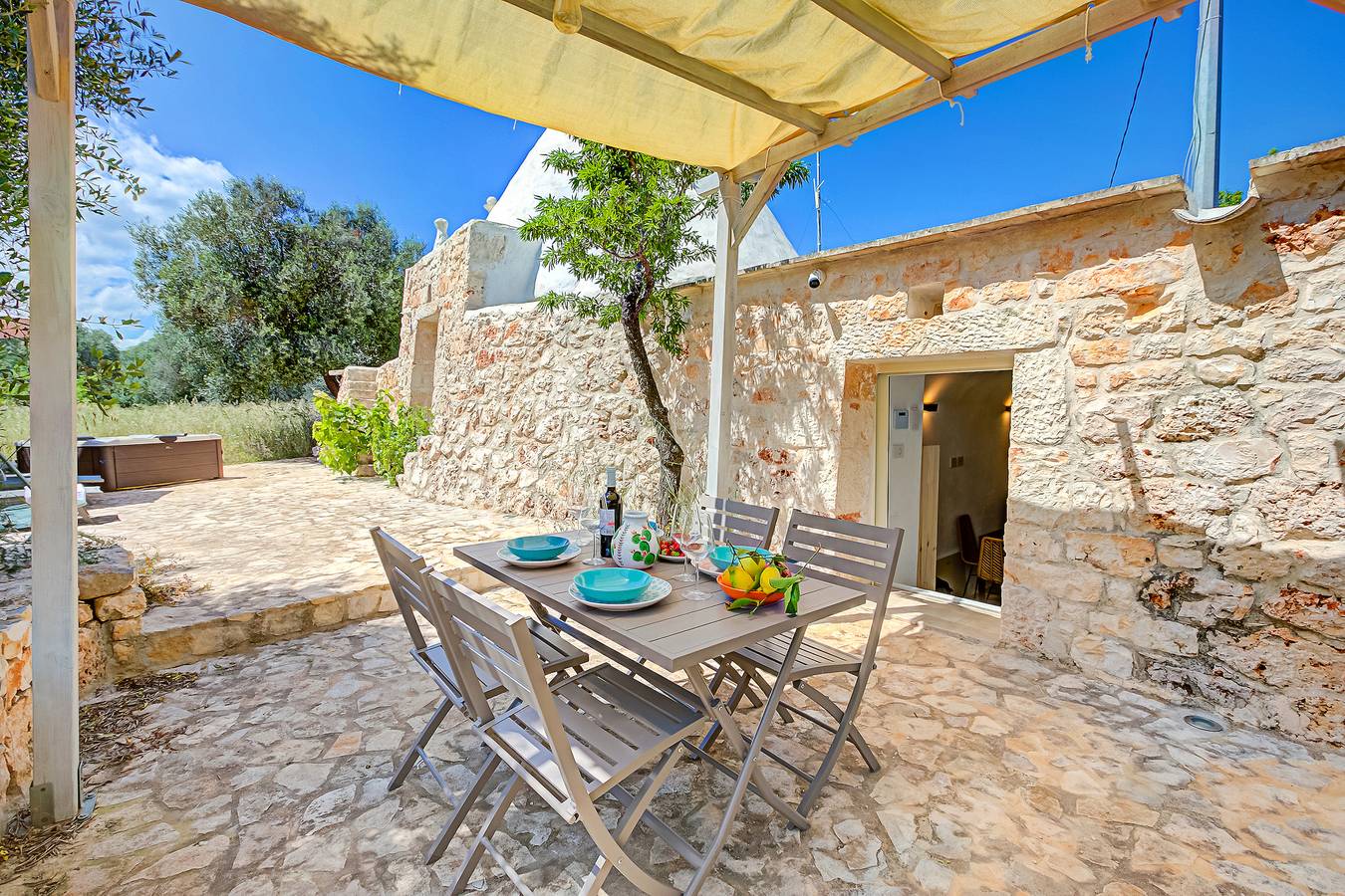 Dimora Tra Gli Ulivi With Private Jacuzzi in Ostuni, Salento
