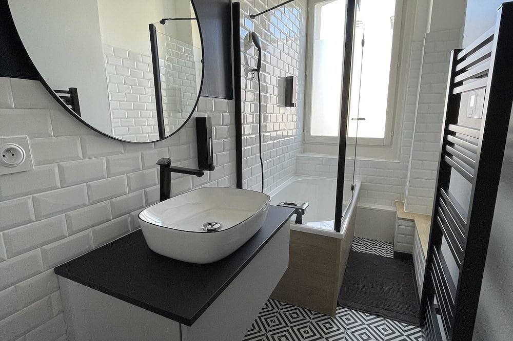 Entire apartment, L'Appartement Bleu - Cosy apartment - Heart of town in Douai, Department Nord
