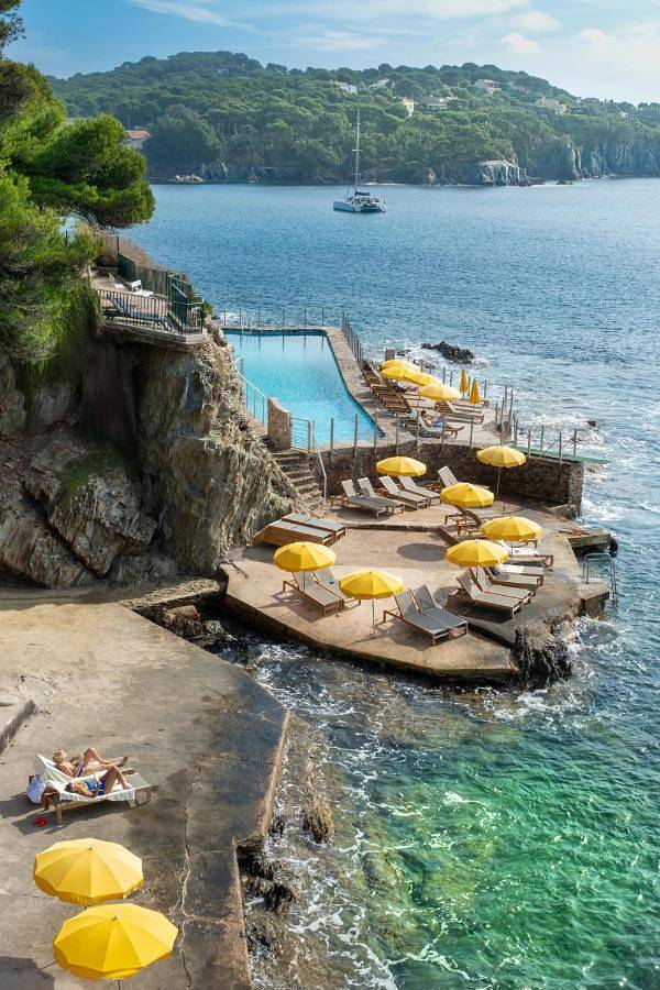 Hôtel pour 4 personnes, avec jardin ainsi que vue et piscine, animaux acceptés dans Port du Niel - 2