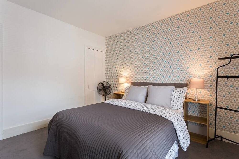 Ashton House: Charmante maison de deux chambres idéale pour l'aéroport de Londres Luton in Luton, Chiltern Hills