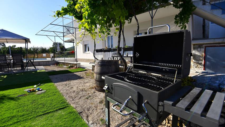 Holiday Home Dino by Villas Guide in Dalmatinisches Zagora