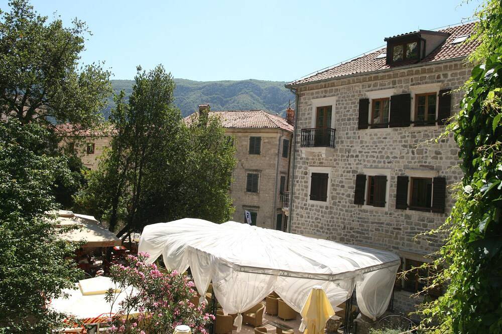 Ganze Wohnung, Charakter gut ausgestattet (links) Studio-Apartment im historischen Zentrum von Kotor in Kotor, Opština Kotor