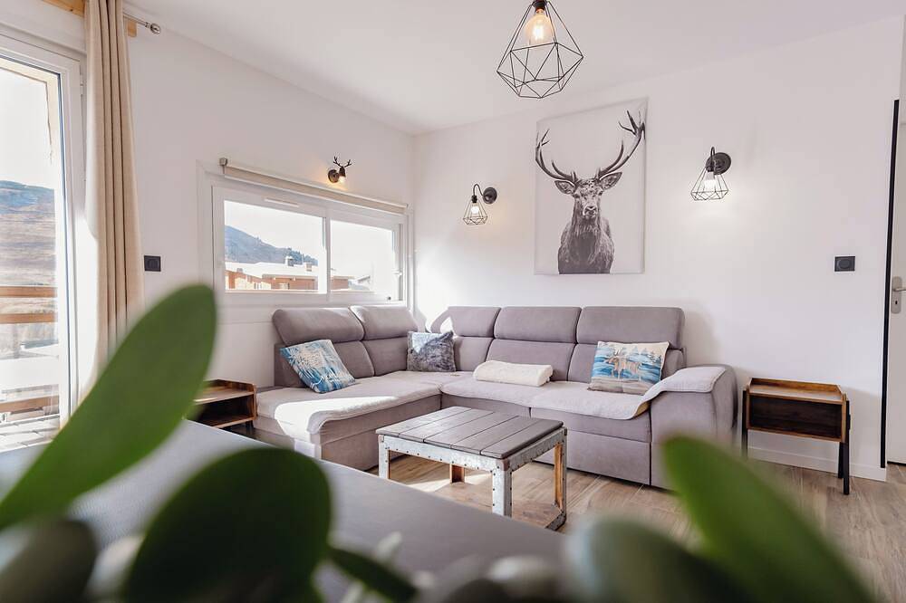 Appartement entier, Superbe appartement 16/18 pers avec sauna, au pied du télésiège, Wifi, babyfoot in Mont-de-Lans, Les Deux Alpes