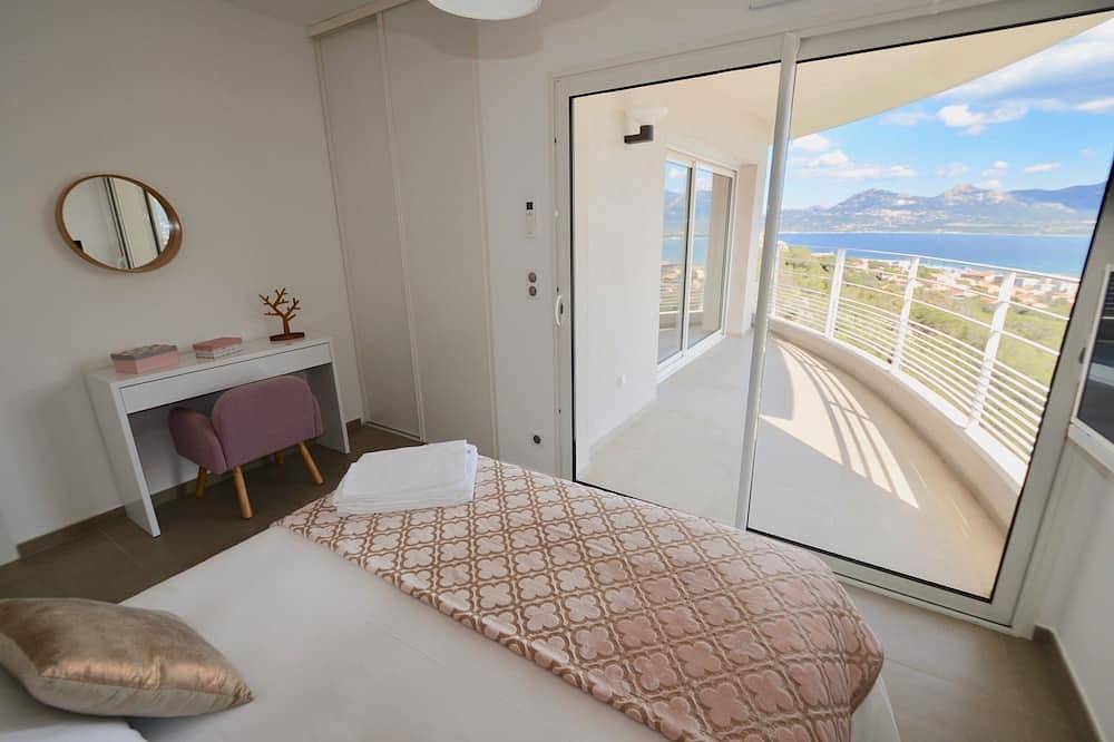 Calvi, Magnifique Villa Contemporaine Vue Mer Avec Piscine Chauffee in Calvi, Région de Calvi