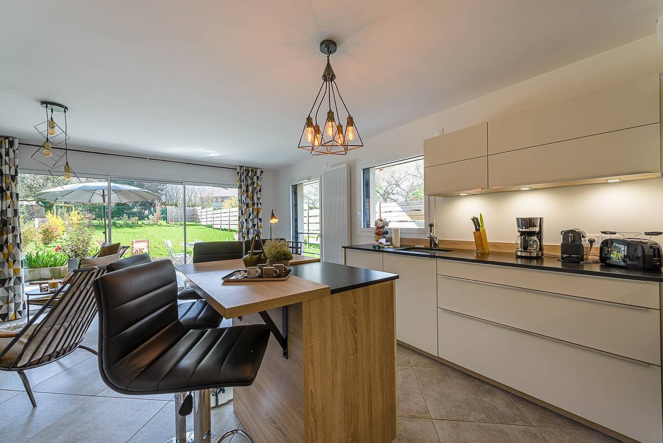 Ganze Wohnung, Le Green Garden - Rez de jardin ensoleillé à quelques pas du lac in Saint-Jorioz, Parc naturel régional du Massif des Bauges