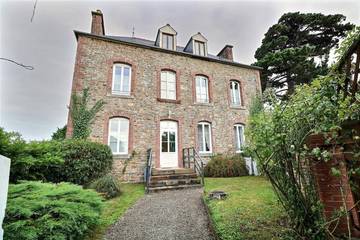 Gîte pour 10 personnes, avec jardin à Saint-Broladre