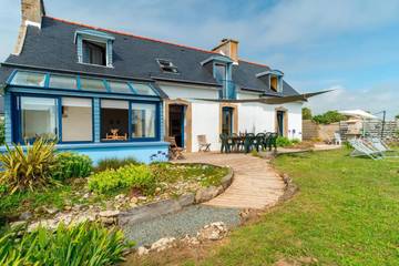Gîte pour 10 personnes, avec balcon et jardin dans Port de Pors Poulhan