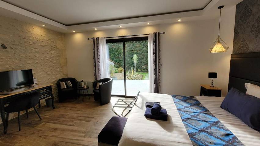 Chambre d’hôte pour 2 personnes, avec piscine ainsi que jardin et vue à Saintes - 4