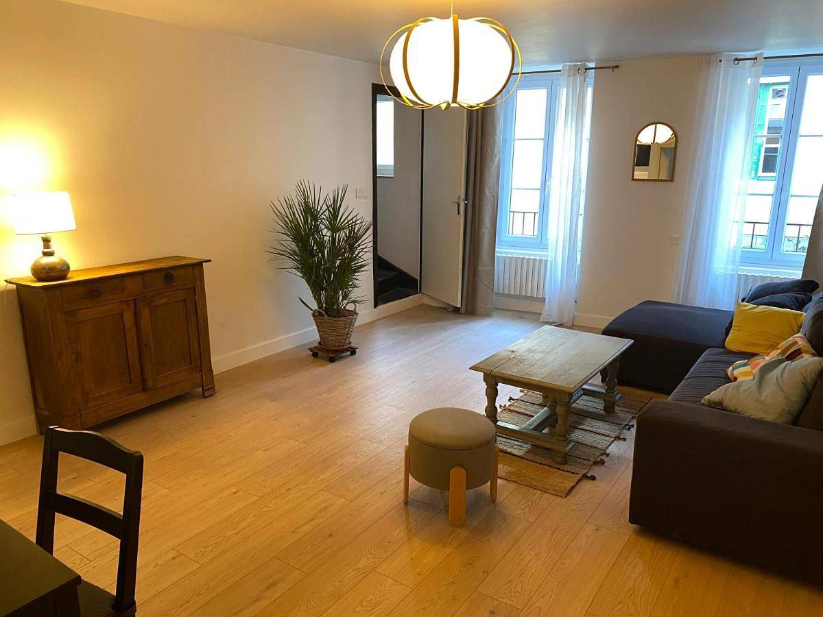 Appartement entier, Cluny Center Large house 5 bedrooms in Cluny, Région de Mâcon