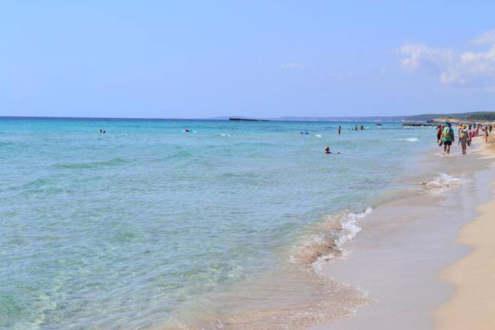 Location de vacances pour 8 personnes, avec piscine ainsi que jardin et vue, animaux acceptés à Son Bou - 2