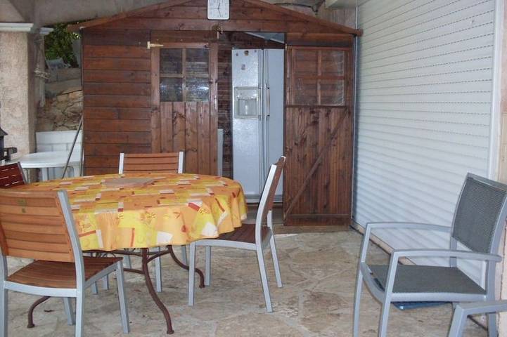 Ganze Wohnung, Garden-level studio with pool facing the Giens peninsula, close to beaches in Carqueiranne, Mittelmeerküste (Frankreich)