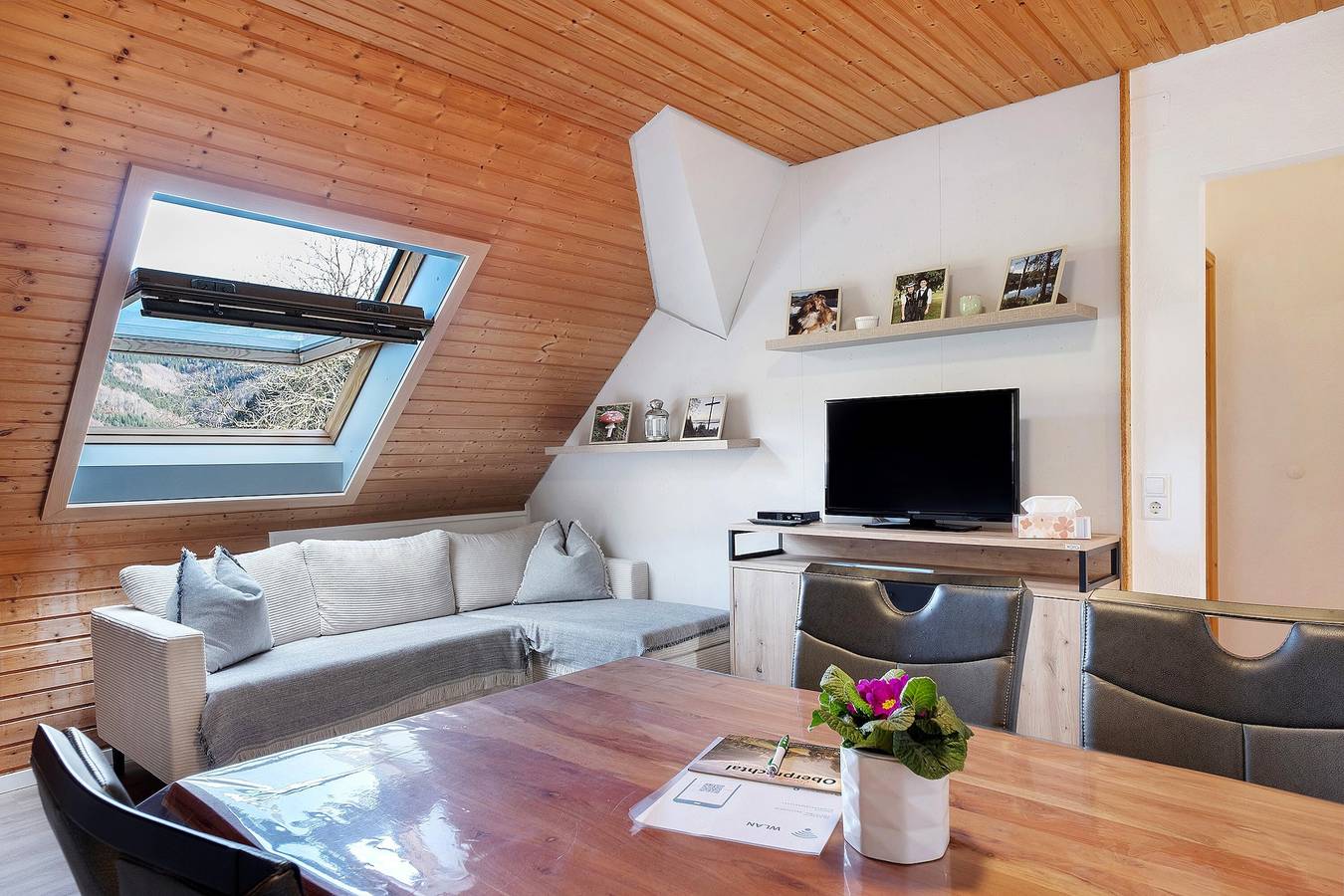 Ganze Wohnung, Ferienwohnung 'Kapfblick' mit Gemeinschaftspool, Gemeinschaftsgarten und Wlan in Elzach, Mittlerer Schwarzwald