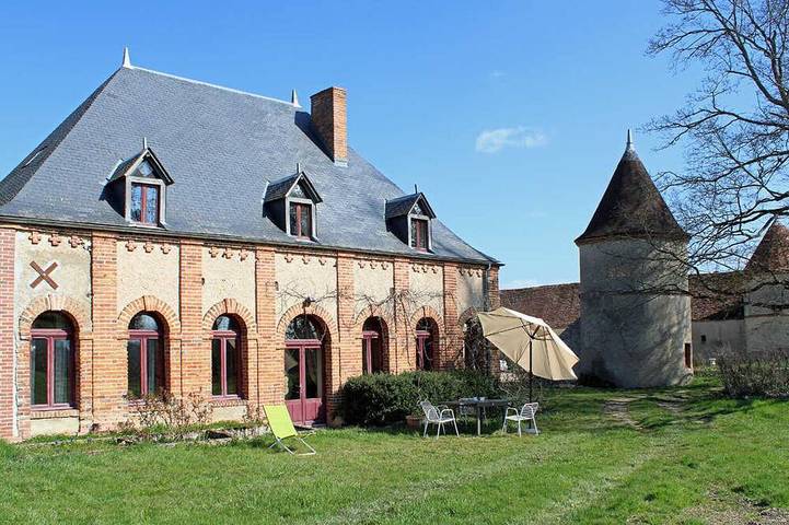 Gîte pour 4 personnes, avec jardin dans Trézelles