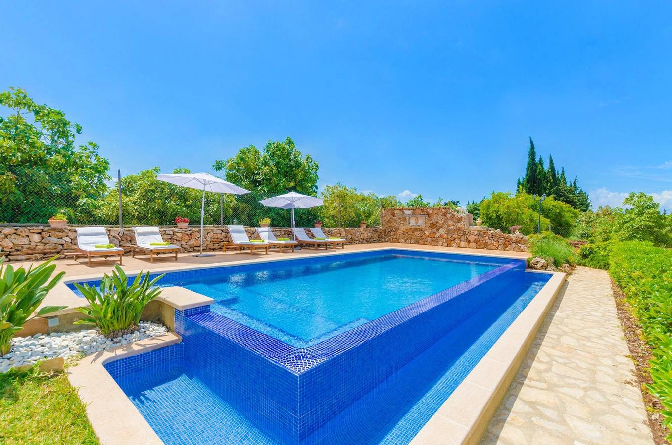 Es Moyà Des Pins - Villa con piscina privada en Muro. Wifi Gratis in Muro, Mallorca Norte
