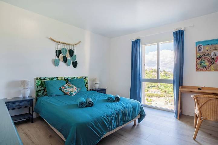 Beautiful villa private heated pool, view bay st Raphael, 4 people, 4 stars in Saint-Aygulf, Frejus