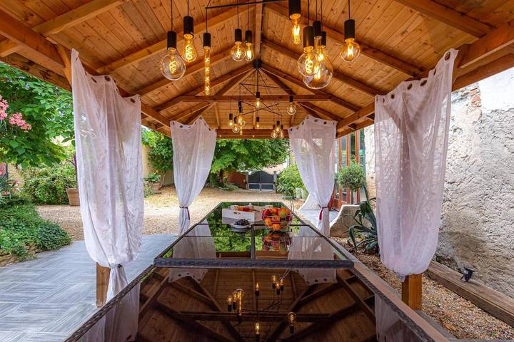 Gîte pour 2 personnes, avec jardin ainsi que piscine et jacuzzi, animaux acceptés à Villeneuve-lès-Montréal - 3