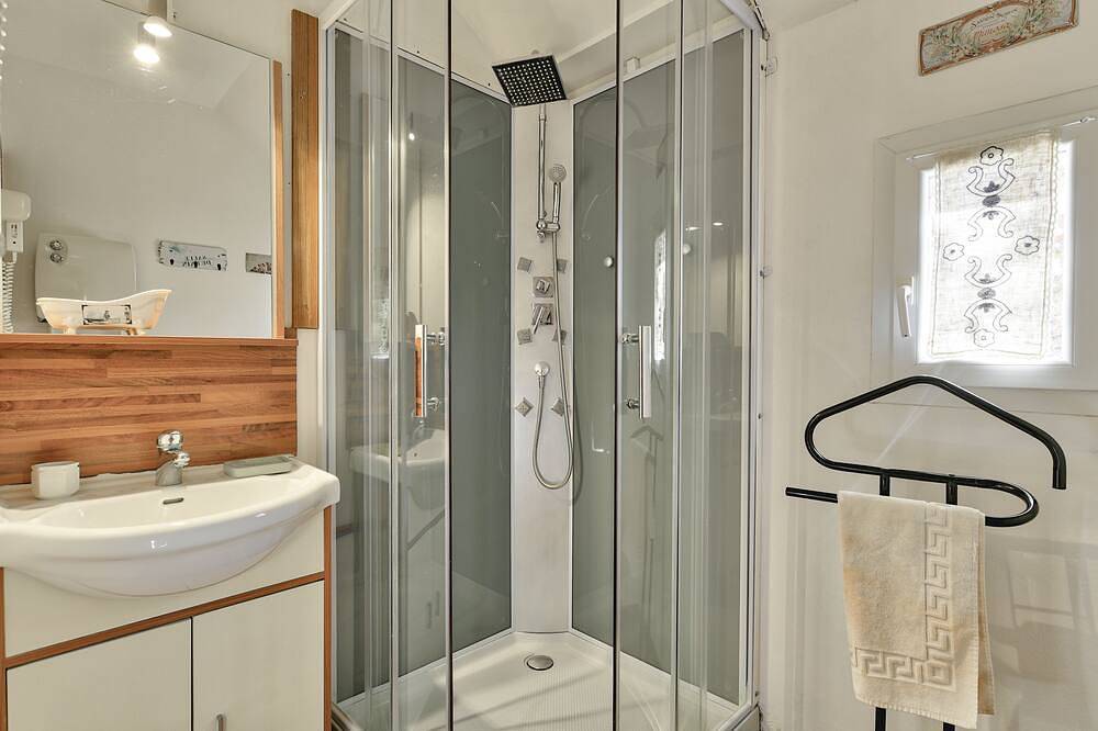 La Source - 3* Gîte à l'Oustaou du Luberon in Villelaure, Regionaler Naturpark Luberon