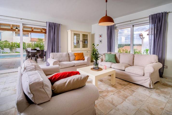 Villa pour 8 personnes, avec sauna et piscine ainsi que jardin et vue à Kavran - 4