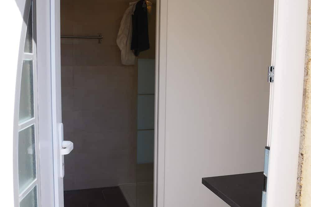 Entire apartment, Duplex en Bord de mer Dans Residence Avec Piscine in Tiuccia, Calcatoggio