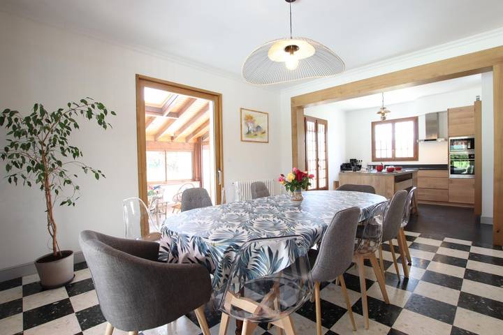 Gîte pour 14 personnes, avec Terrasse ainsi que Jardin et Piscine à Ascarat - 4