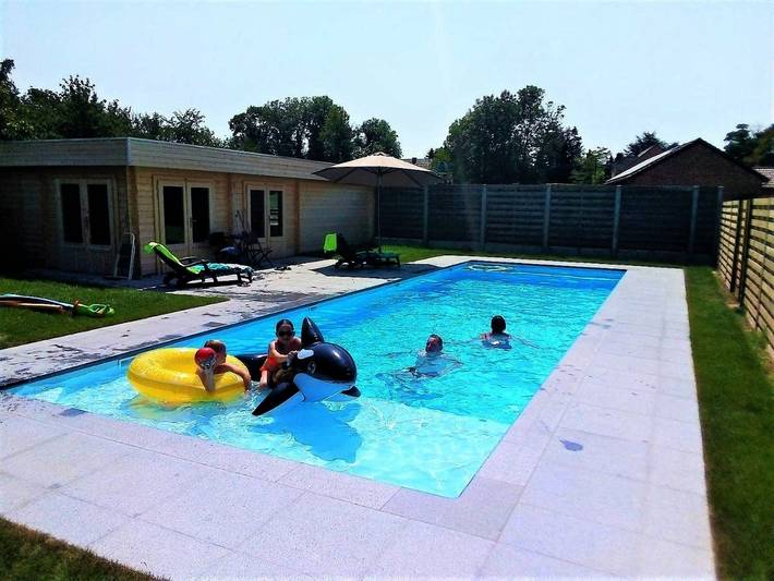 Location de vacances pour 4 personnes, avec piscine et jardin ainsi que sauna et terrasse, animaux acceptés à Gingelom