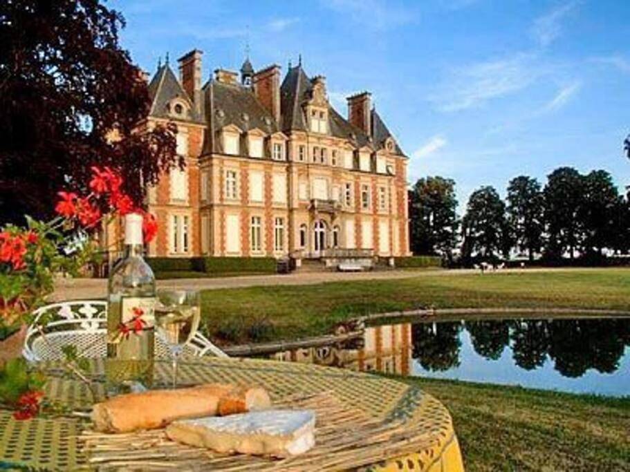 Charming Romantic Tower in Chateau Estate in Ocquerre, Seine-et-Marne