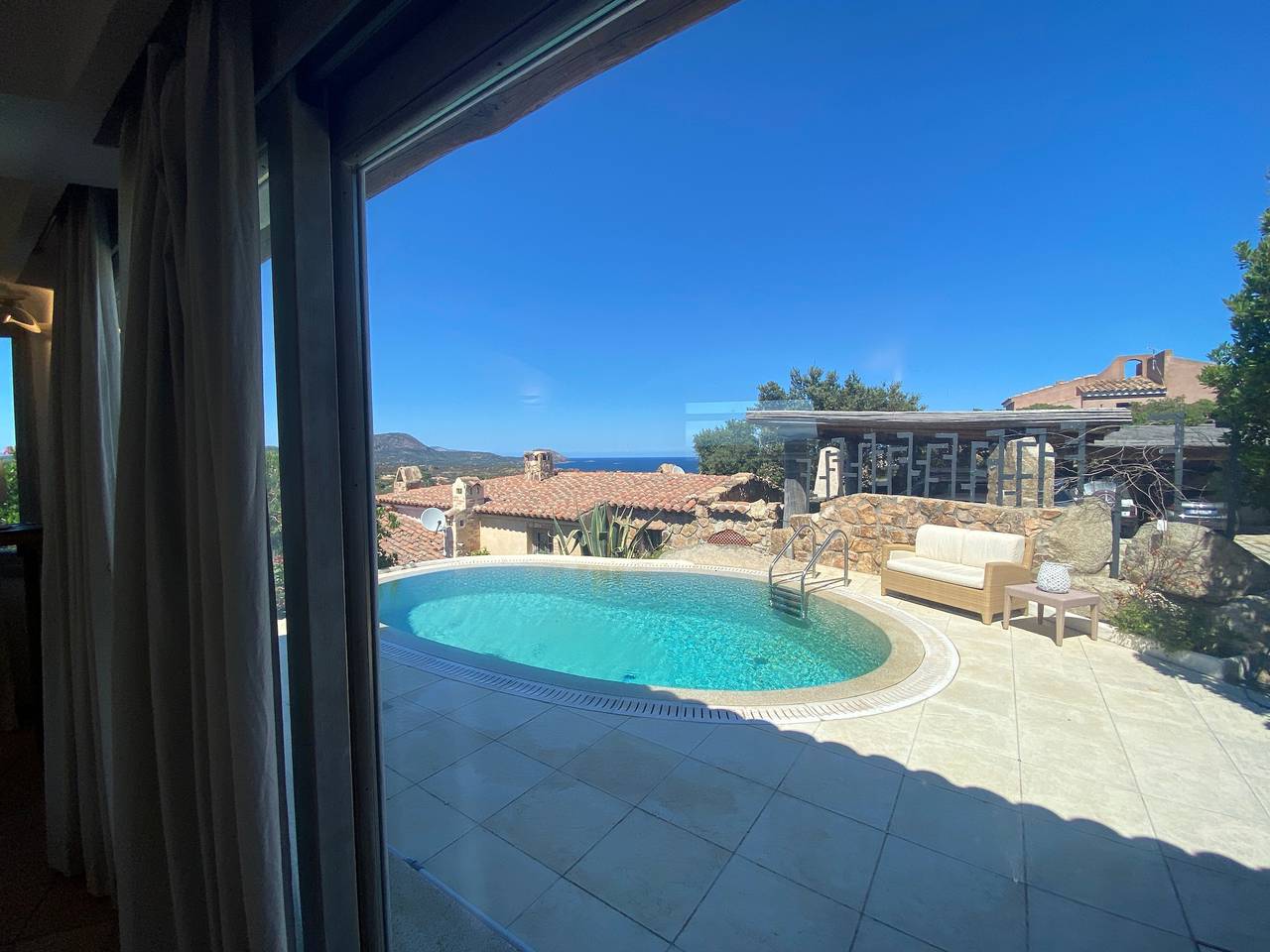 Villa 'Roccia d'oro with Private Pool, Sea View, Wi-Fi & Air Conditioning in Porto San Paolo, Loiri Porto San Paolo