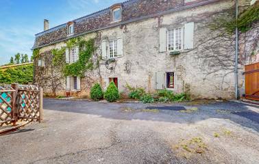 Gîte pour 12 personnes, avec jardin ainsi que terrasse et piscine à Couhé