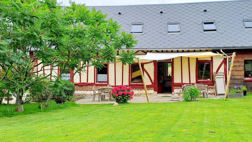Gîte pour 8 personnes, avec terrasse et jardin dans Malleville-les-Grès