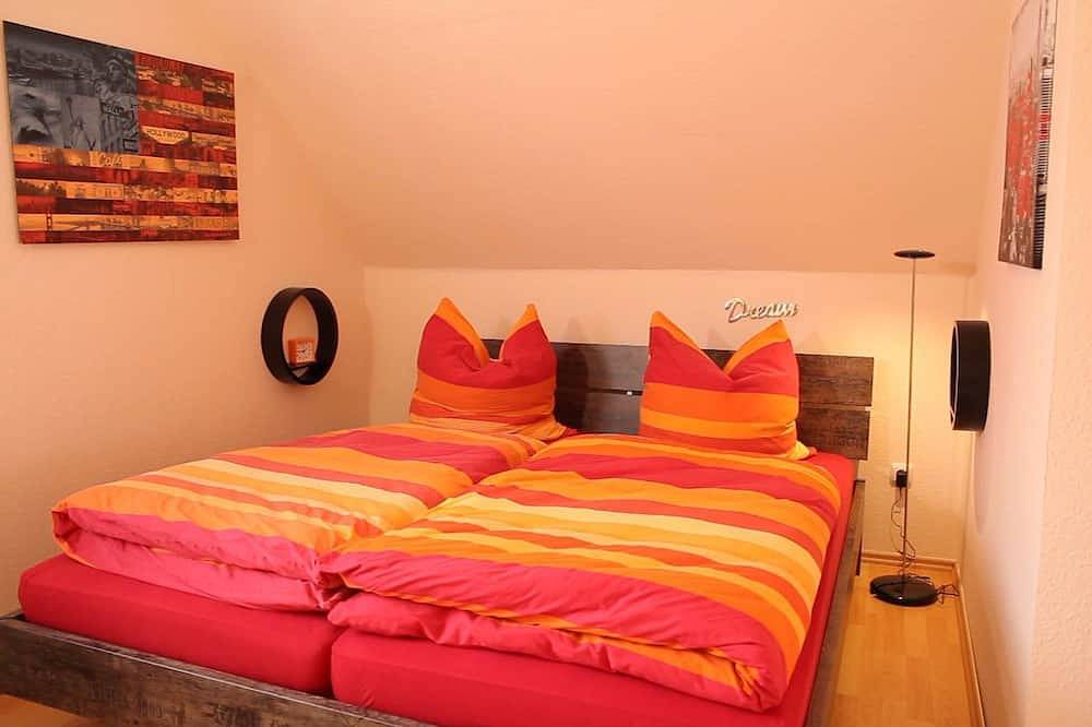 Ganze Wohnung, Großes Apartment (50m²), bis 4 Pers., ruhig, citynah, Süd-Balkon, Parkplätze in Niestetal, Hessisches Bergland