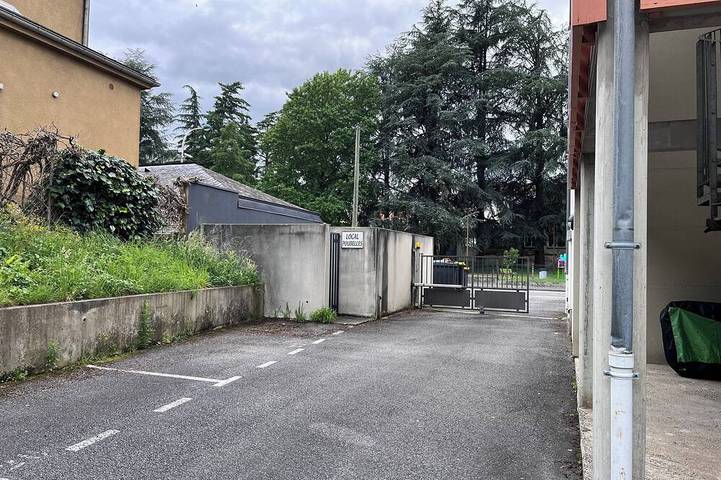 Ganze Wohnung, T2 700 m from town center and 1200 m from the grotto in Lourdes, Hautes-Pyrénées