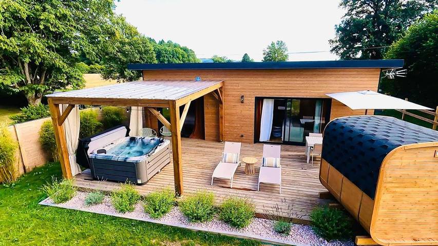 Chambre d’hôte pour 2 personnes, avec Jacuzzi et Terrasse ainsi que Jardin et Sauna à Lacapelle-del-Fraisse
