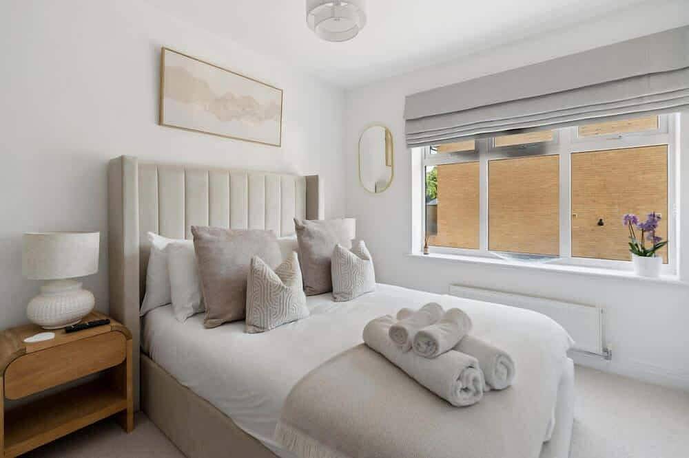 Ganze Wohnung, Virginia Water - 2 Bed w/ Parking - By Tempstay in Thorpe Park, Surrey