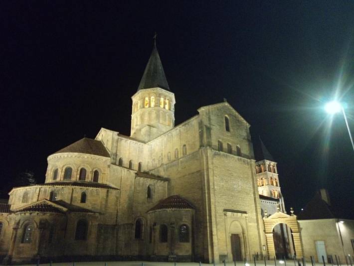 Location de vacances pour 24 personnes, avec terrasse, adapté aux familles à Paray-le-Monial - 3