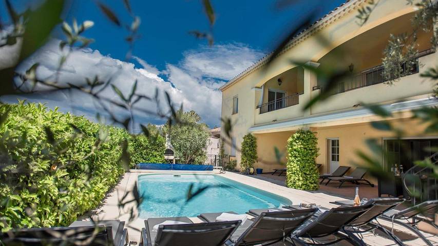 Maison de vacances pour 10 personnes, avec piscine ainsi que jardin et terrasse à Vidauban