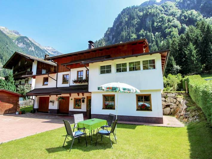 Ferienwohnung für 4 Personen, mit Terrasse und Garten in Ginzling