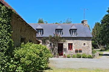 Gîte pour 5 personnes, avec terrasse et jardin à Pommerit-le-Vicomte