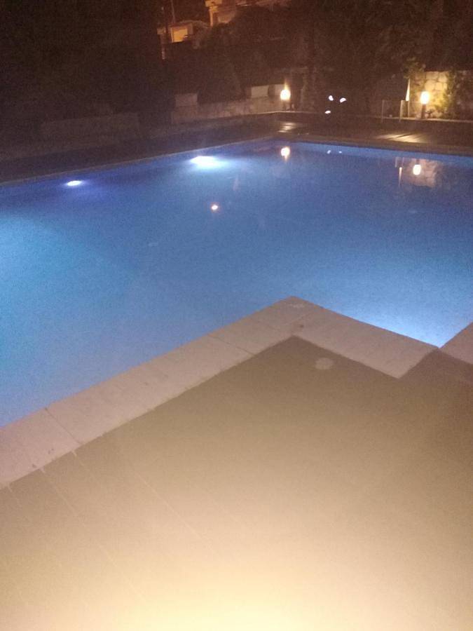 Gîte pour 4 personnes, avec jardin et piscine dans Pefkochori - 2