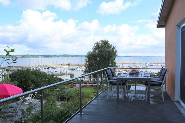 Ferienhaus für 4 Personen, mit Balkon und Terrasse sowie Garten und Sauna in Rum-Regatta
