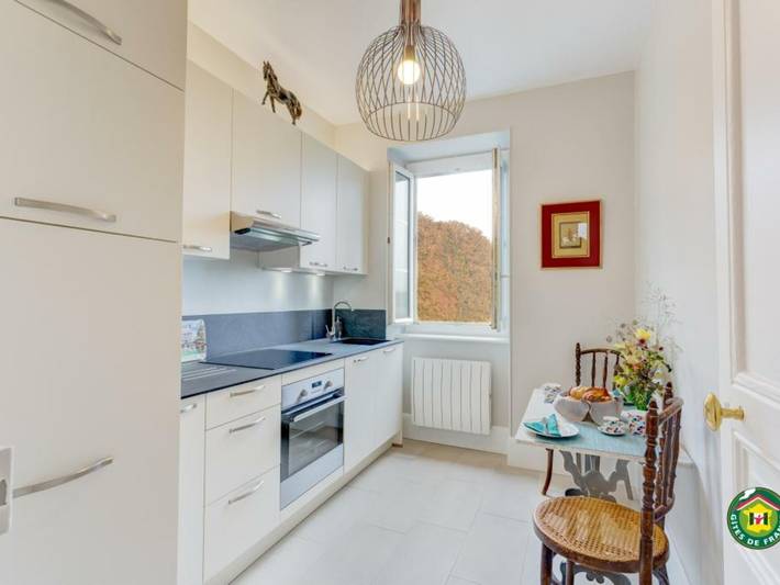 Appartement entier, Charmant appartement rénové à Chantilly avec Wifi et parking in Chantilly, Oise