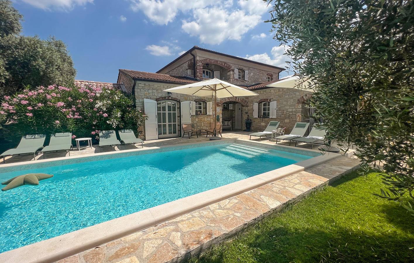 Ferienhaus für 9 Personen mit Terrasse in Općina Višnjan, Zentralistrien