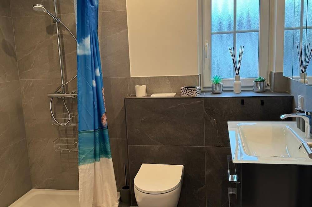 Ganze Wohnung, Ferienwohnung  mit 85 m² und Wintergarten am Fuße der Tomburg in Rheinbach, Rhein-Sieg-Kreis