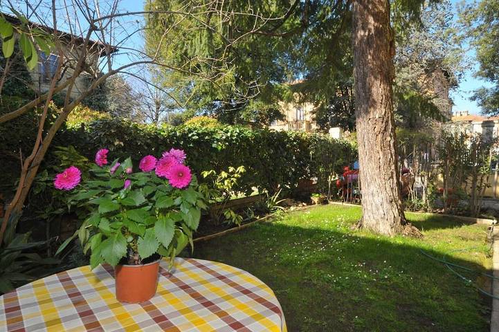 Villa for 2 people, with garden in Siena