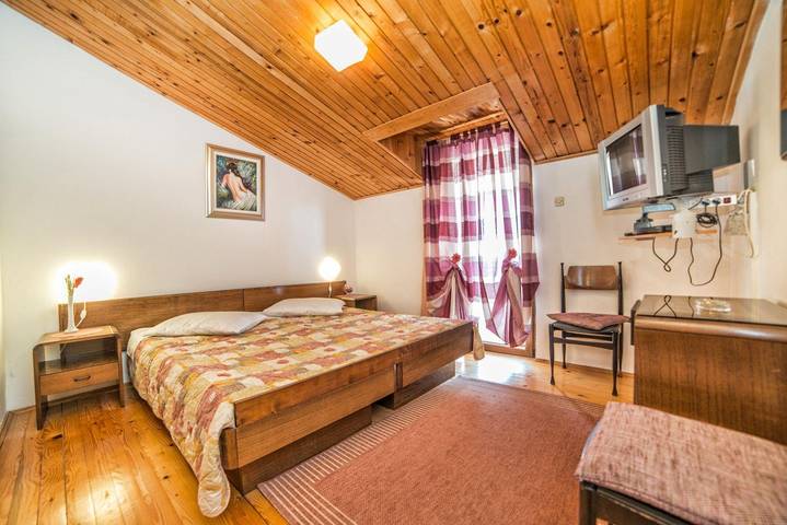 Zimmer Ana Pomer S2
 in Pomer, Südküste Istrien