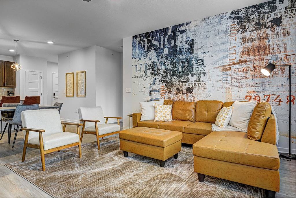 Ganze Wohnung, Unique Industrial - 2 King Beds in Hamilton County