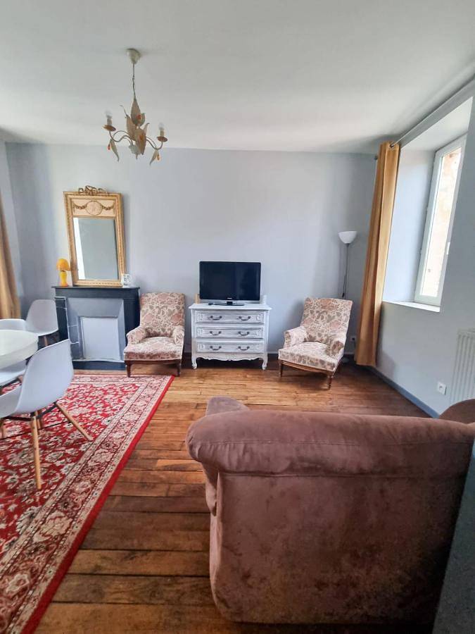Gîte pour 4 personnes, avec terrasse ainsi que jardin et vue à Bourbon-l'Archambault - 4