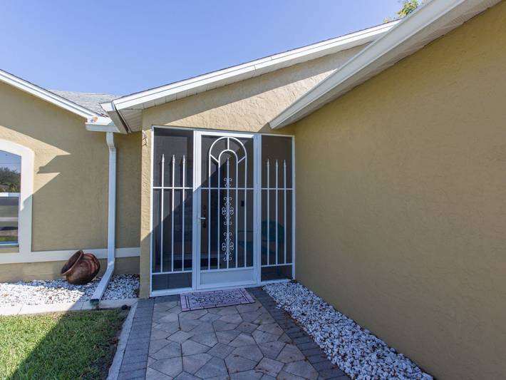 Location de vacances pour 8 personnes, avec jardin ainsi que terrasse et piscine, animaux acceptés à Cape Coral - 4