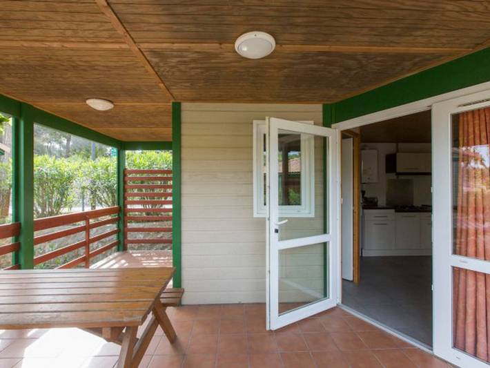 Bungalow für 6 Personen, mit Whirlpool und Terrasse sowie Pool und Sauna