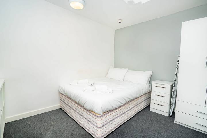 Entire apartment, Bright & Cosy Studio in Central Coventry in Coventry, Birmingham Area
