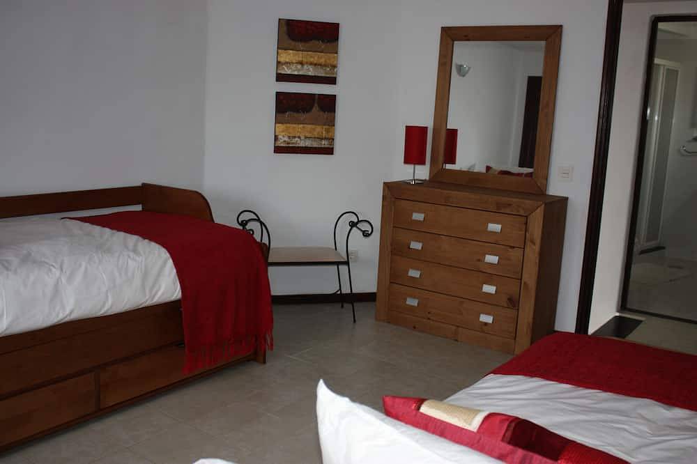 Private villa with stunning views and heated pool in Nazaret, Teguise